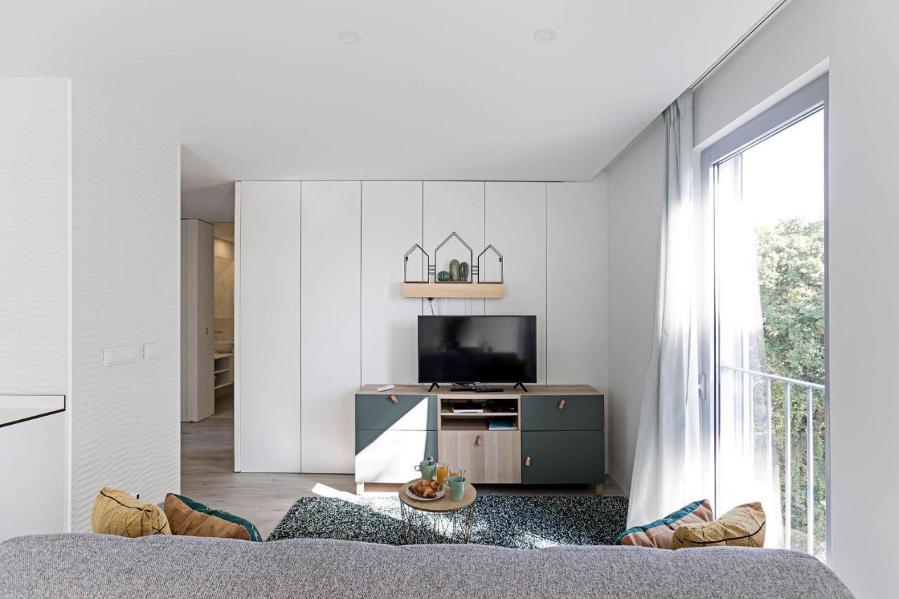 Stylish Flat W/ Gym & Parking By Lovelystay Porto Eksteriør bilde