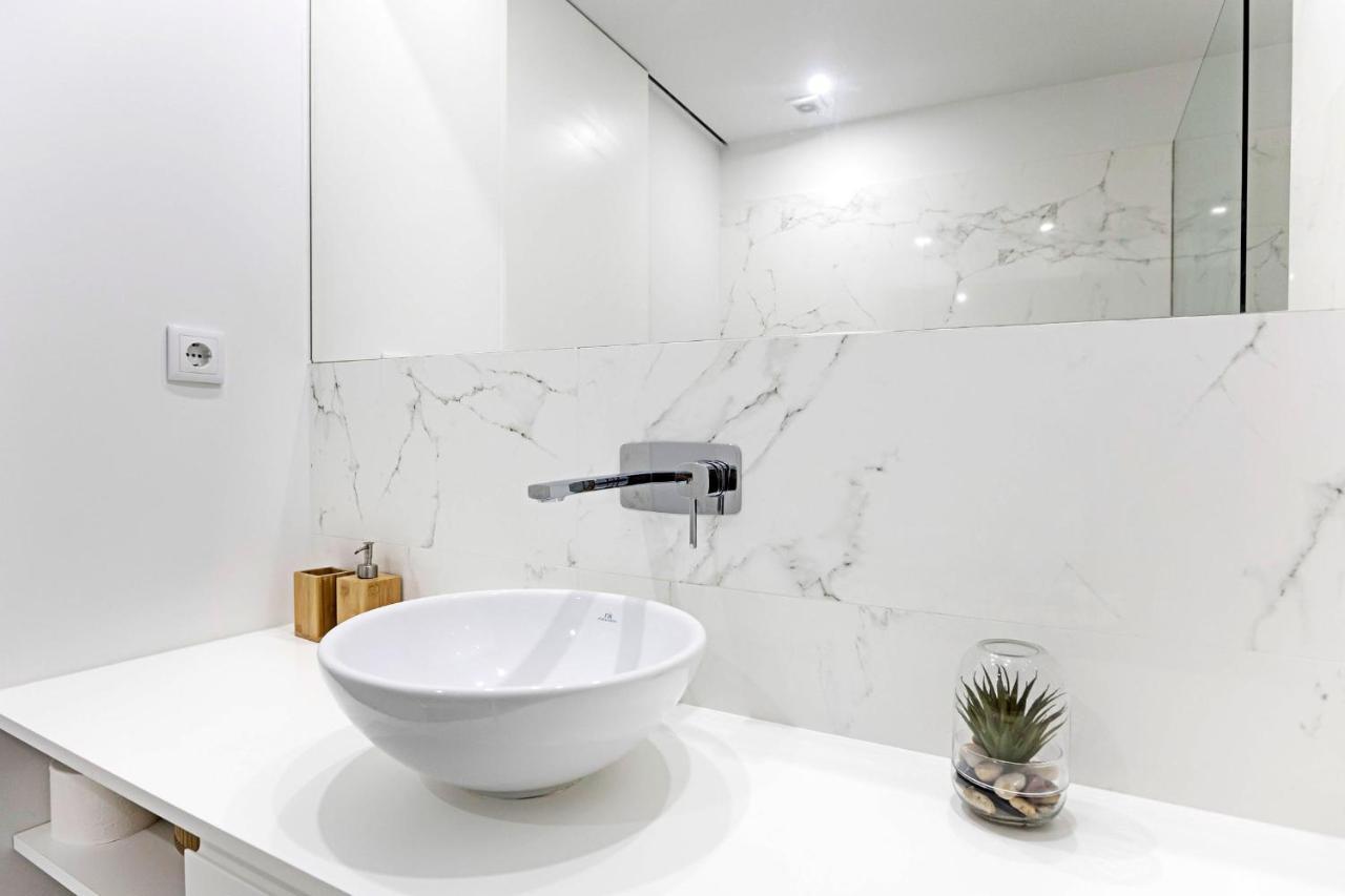 Stylish Flat W/ Gym & Parking By Lovelystay Porto Eksteriør bilde