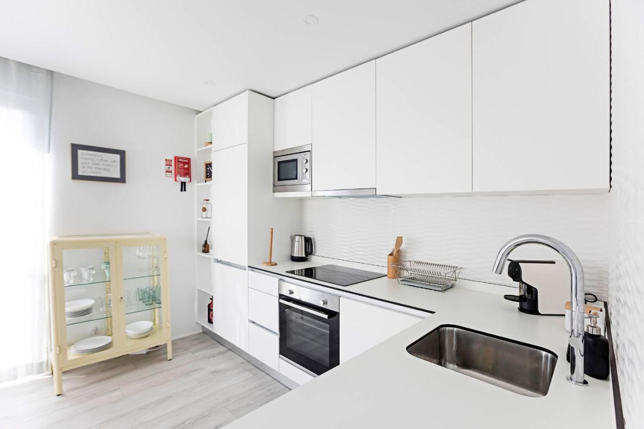 Stylish Flat W/ Gym & Parking By Lovelystay Porto Eksteriør bilde
